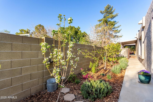 view of yard featuring a fenced backyard