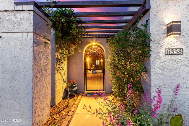 view of exterior entry with stucco siding
