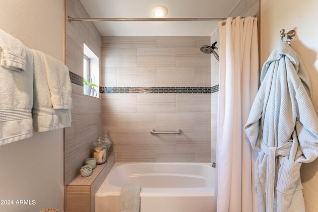 bathroom featuring shower / bath combo