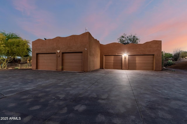 view of front facade with stucco siding