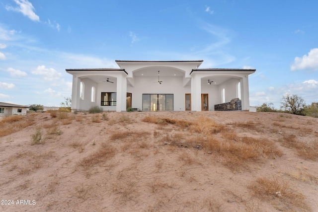 view of front facade featuring ceiling fan