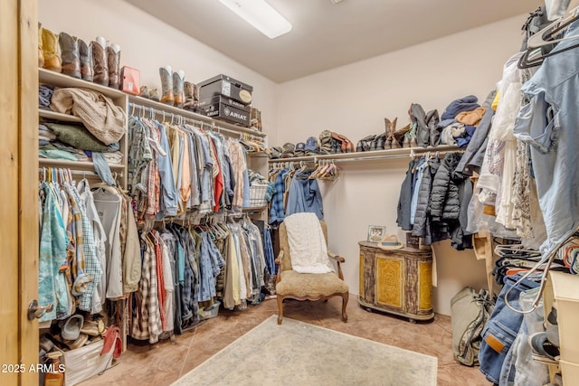 spacious closet with light tile patterned flooring