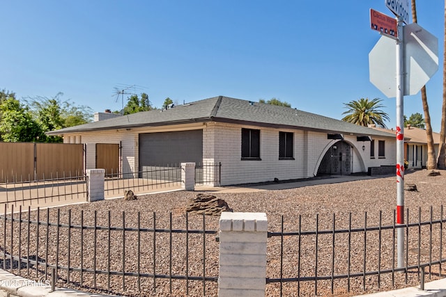 3901 W Davidson Ln, Phoenix AZ, 85051, 3 bedrooms, 3 baths house for sale