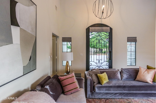 10266 E Caron St, Scottsdale, AZ 85258 - living area featuring a high ceiling