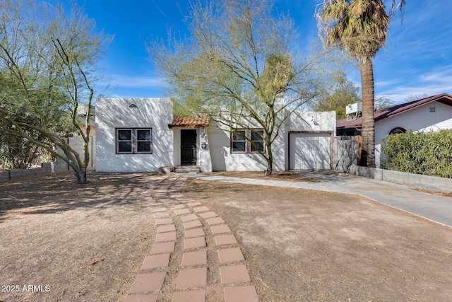 view of front facade featuring a garage