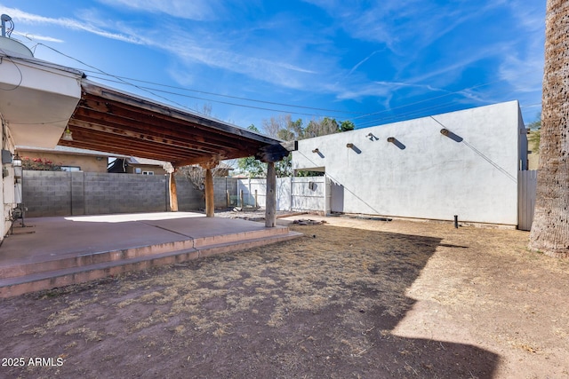 view of yard featuring a patio