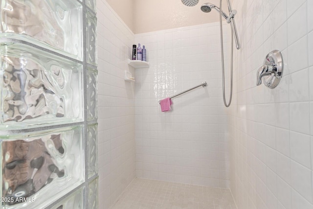 full bathroom featuring tiled shower