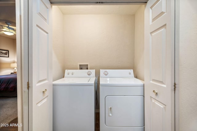 6523 Wild Cat Way, Pinetop, AZ 85935 - washroom with independent washer and dryer, a textured wall, and a ceiling fan