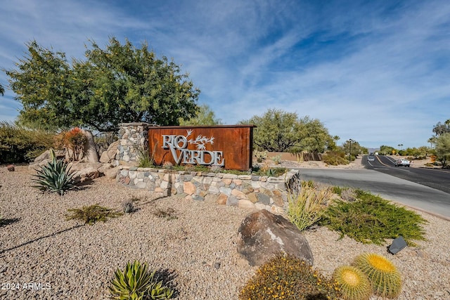 view of community / neighborhood sign