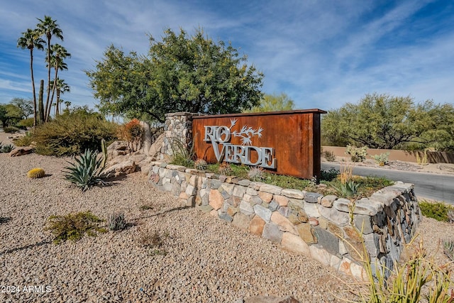 view of community / neighborhood sign