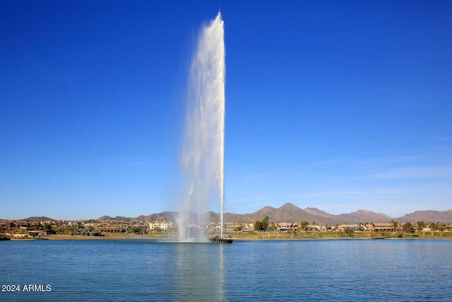 water view with a mountain view