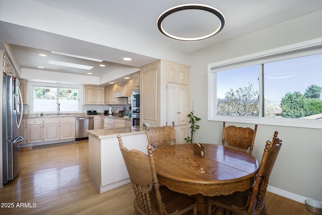dining room with recessed lighting, baseboards, and light wood finished floors