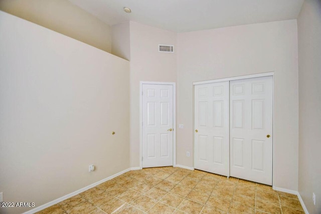 694 W Beechnut Dr, Chandler, AZ 85248 - unfurnished bedroom featuring light tile patterned flooring and a closet