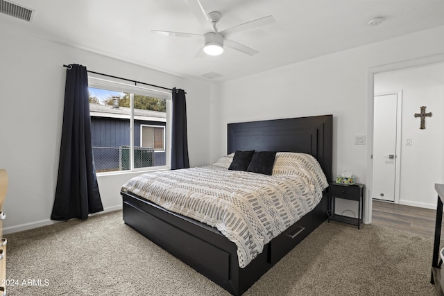 bedroom featuring ceiling fan and carpet