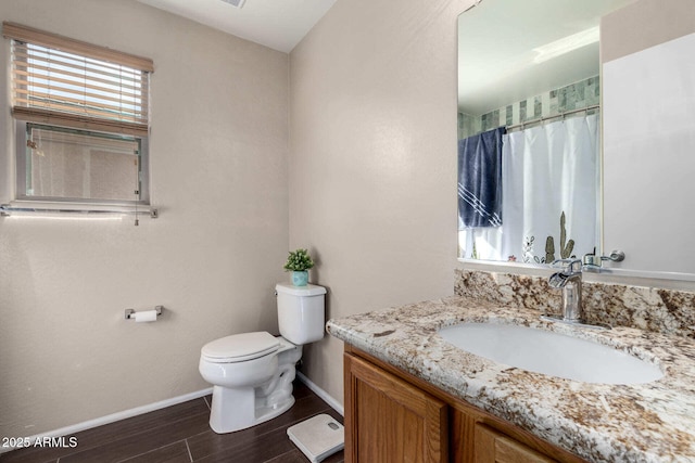 full bathroom with baseboards, toilet, wood finished floors, curtained shower, and vanity