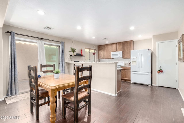 dining area with dark wood-style floors, baseboards, visible vents, and recessed lighting