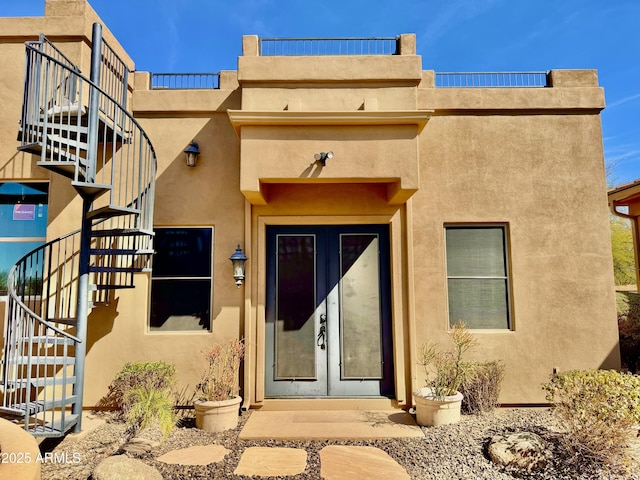 view of exterior entry with stucco siding