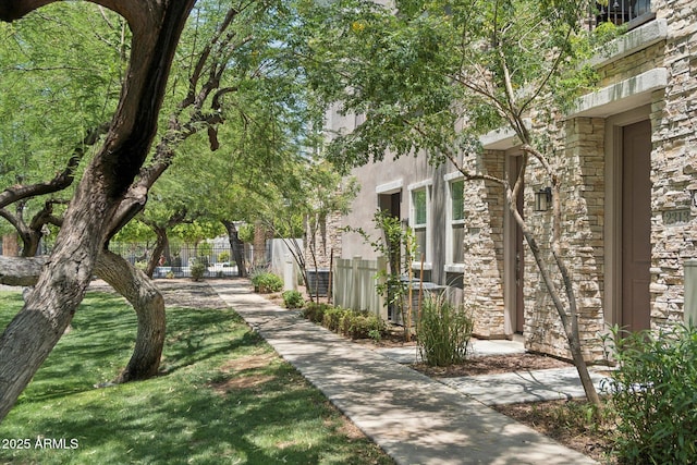 2313 E Hidalgo Ave, Phoenix, AZ 85040 - view of property's community