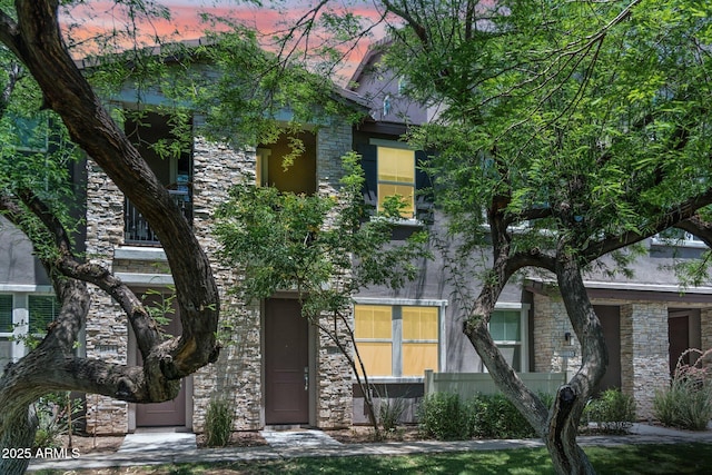 2313 E Hidalgo Ave, Phoenix, AZ 85040 - view of front facade with stone siding and stucco siding