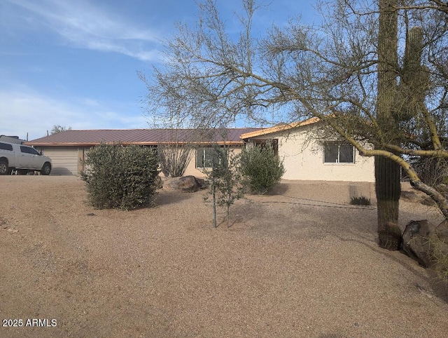 view of front facade featuring stucco siding