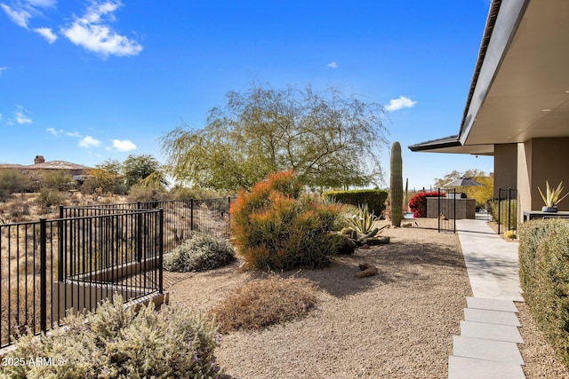 8145 E Tecolote Cir, Scottsdale, AZ 85266 - view of yard with fence
