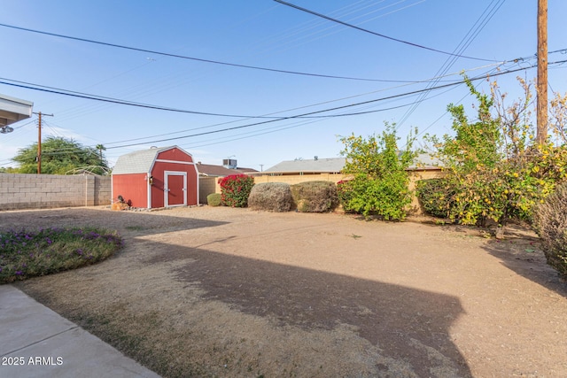 view of yard with a storage shed