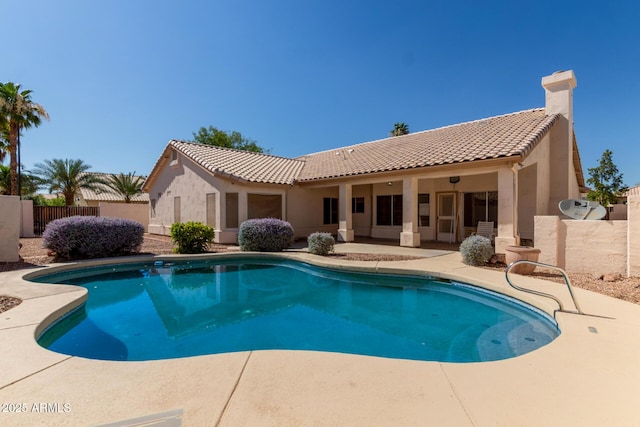 871 W Mesquite St, Gilbert, AZ 85233 - view of swimming pool featuring a patio area