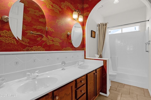 16002 E Gleneagle Dr, Fountain Hills, AZ 85268 - full bath with wallpapered walls, toilet, shower / bathtub combination with curtain, double vanity, and a wainscoted wall