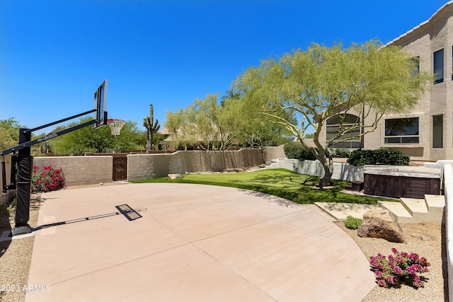 29771 N 67th St, Scottsdale, AZ 85266 - view of patio / terrace featuring a hot tub, fence, and basketball court