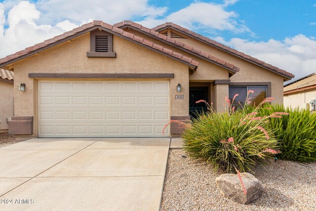 view of front facade featuring a garage