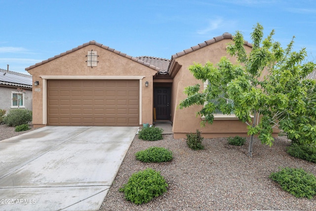 view of front facade featuring a garage