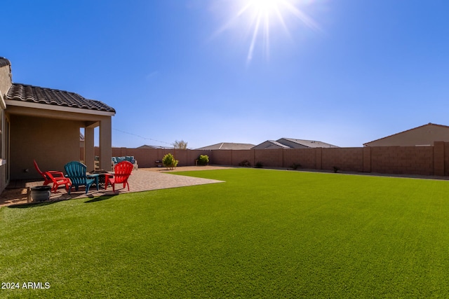 view of yard featuring a patio