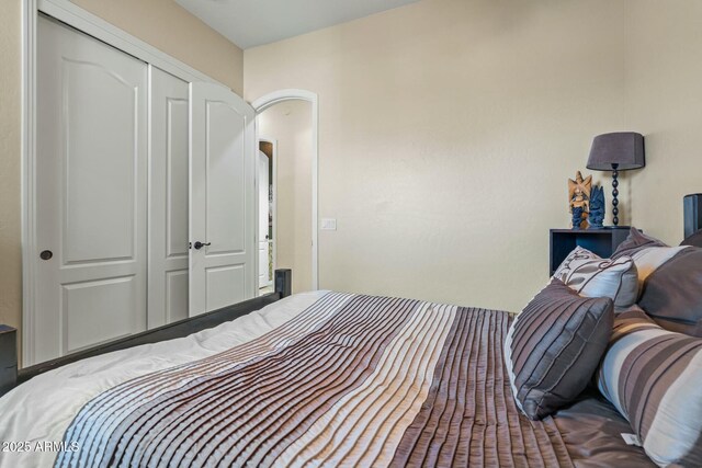 891 W Palo Brea Dr, Litchfield Park, AZ 85340 - bedroom featuring a closet and arched walkways