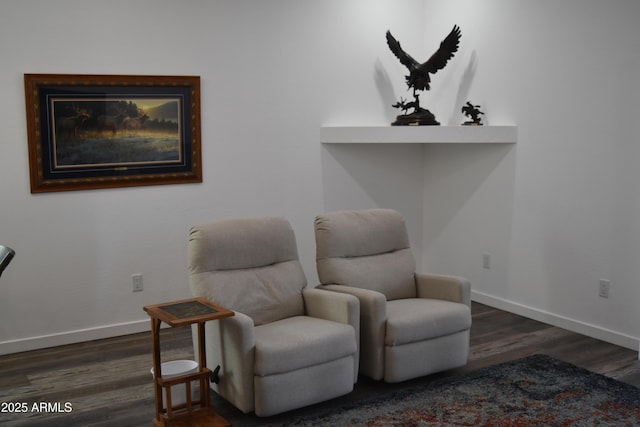 206 S Thunder Mtn, Payson, AZ 85541 - sitting room with baseboards and wood finished floors