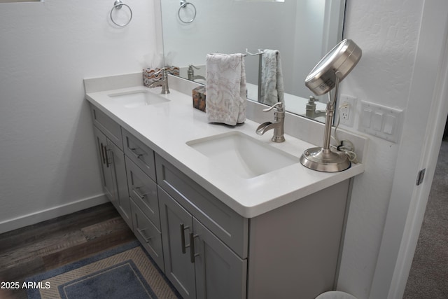 206 S Thunder Mtn, Payson, AZ 85541 - full bath featuring double vanity, baseboards, and wood finished floors