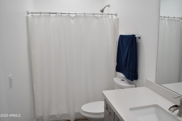206 S Thunder Mtn, Payson, AZ 85541 - bathroom with toilet, vanity, and a shower with curtain