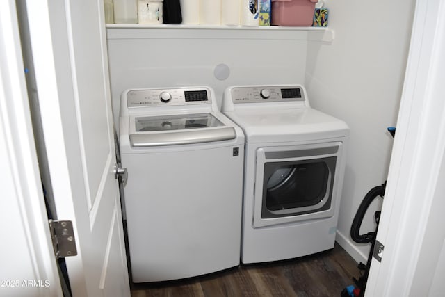 206 S Thunder Mtn, Payson, AZ 85541 - laundry room featuring washing machine and dryer and dark wood finished floors