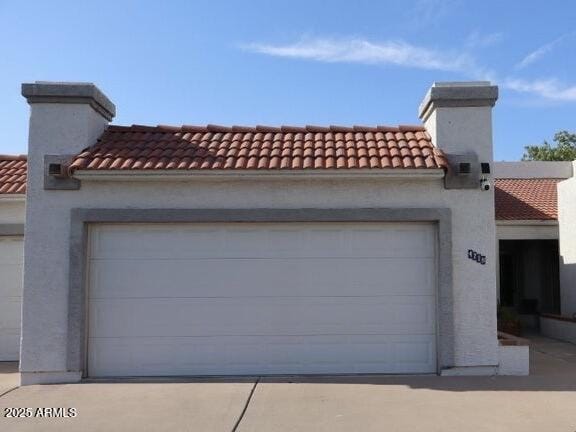 4718 W Sanna St, Glendale, AZ 85302 - garage featuring concrete driveway