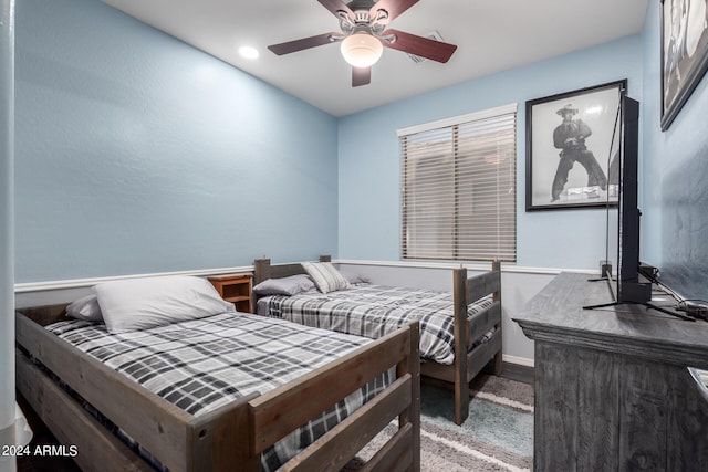 bedroom with ceiling fan