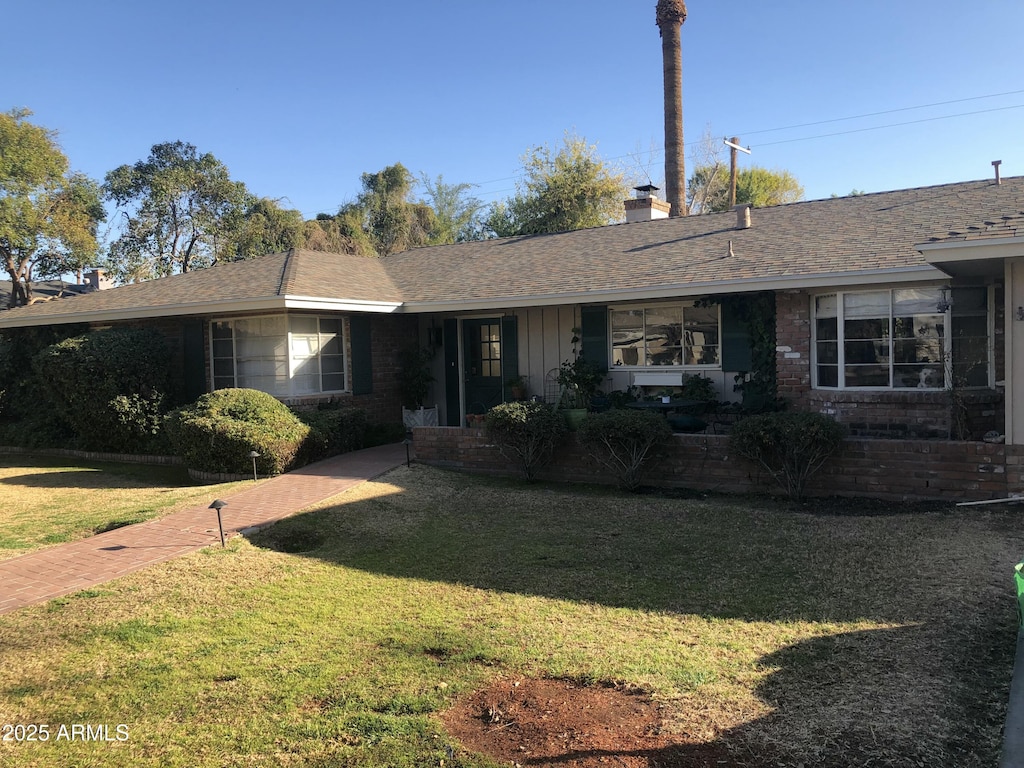 ranch-style home with a front yard