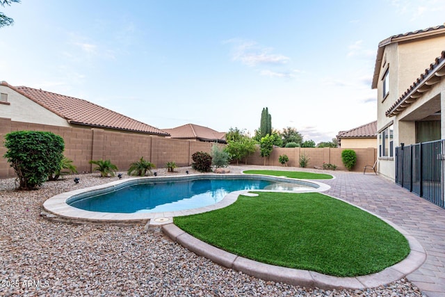 21472 E Saddle Ct, Queen Creek, AZ 85142 - view of pool featuring a patio area