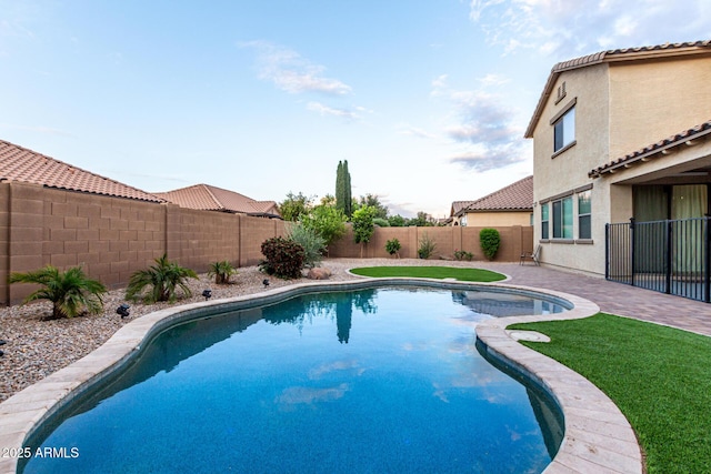 21472 E Saddle Ct, Queen Creek, AZ 85142 - view of swimming pool featuring a fenced backyard