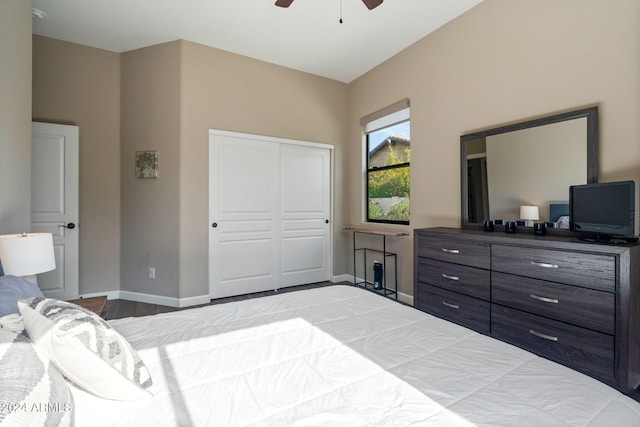 bedroom with ceiling fan, wood-type flooring, and a closet