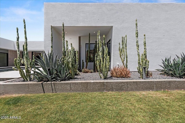 5301 N 43rd St, Phoenix, AZ 85018 - view of front of home featuring stucco siding and a front lawn