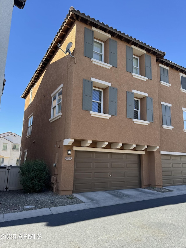 view of front facade with a garage