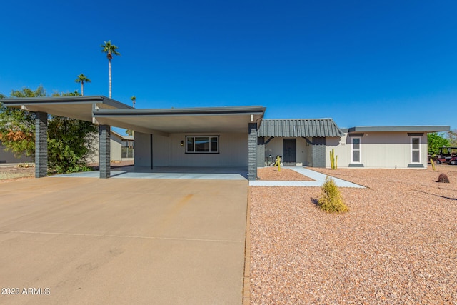 view of front facade with a carport