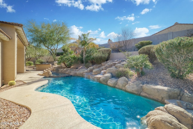 view of swimming pool