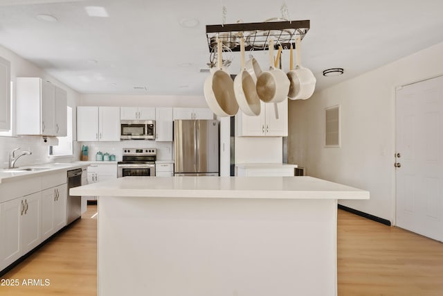 599 W Vah Ki Inn Rd, Coolidge, AZ 85128 - kitchen featuring stainless steel appliances, a sink, a kitchen island, white cabinetry, and recessed lighting