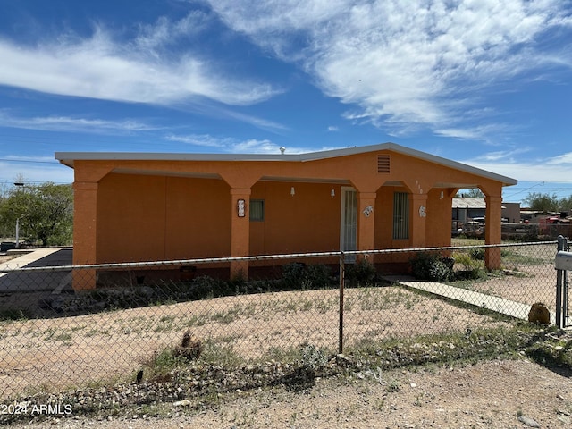 view of front of property