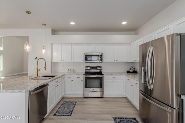 742 W Vineyard Plains Dr, San Tan Valley, AZ 85143 - kitchen featuring stainless steel appliances, a peninsula, white cabinets, and recessed lighting
